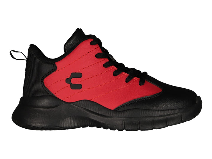 Tenis de baloncesto marca Charly en colores rojo y negro con suela robusta.