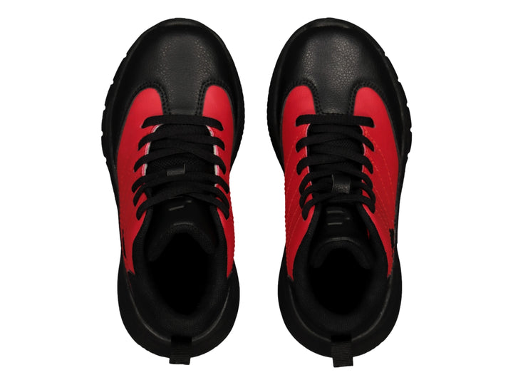 Tenis de baloncesto marca Charly en colores rojo y negro con suela robusta.