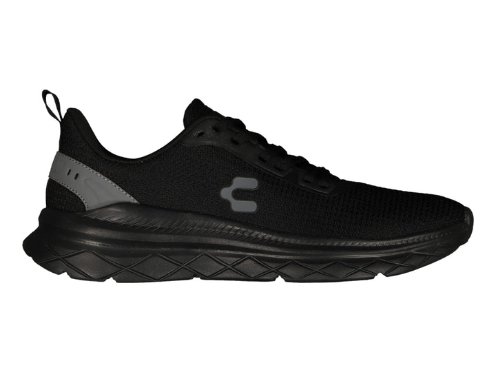 Tenis deportivos Charly color negro con detalles en gris y suela robusta texturizada.