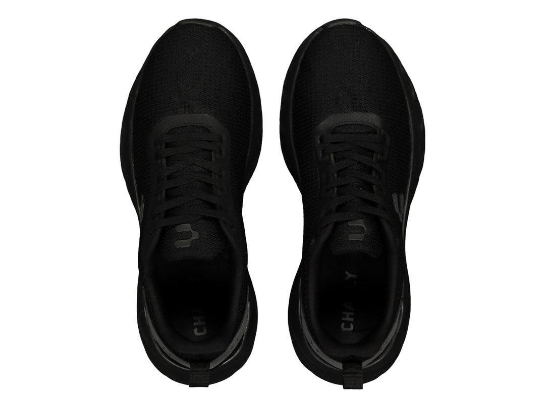 Tenis deportivos Charly color negro con detalles en gris y suela robusta texturizada.