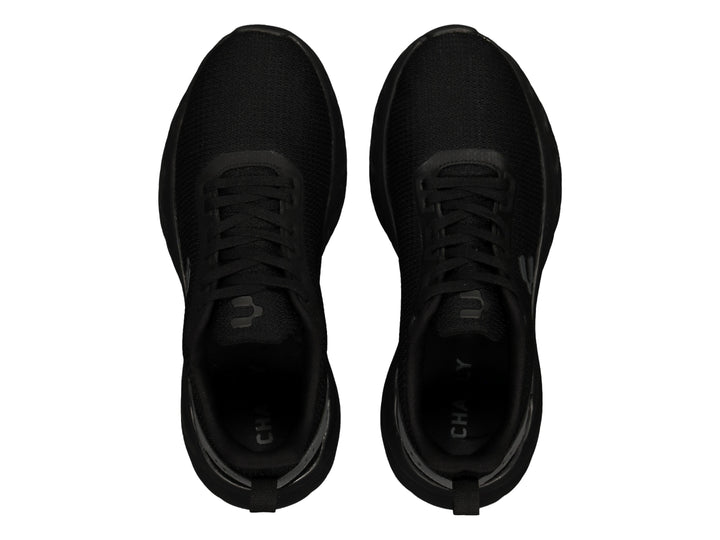Tenis deportivos Charly color negro con detalles en gris y suela robusta texturizada.