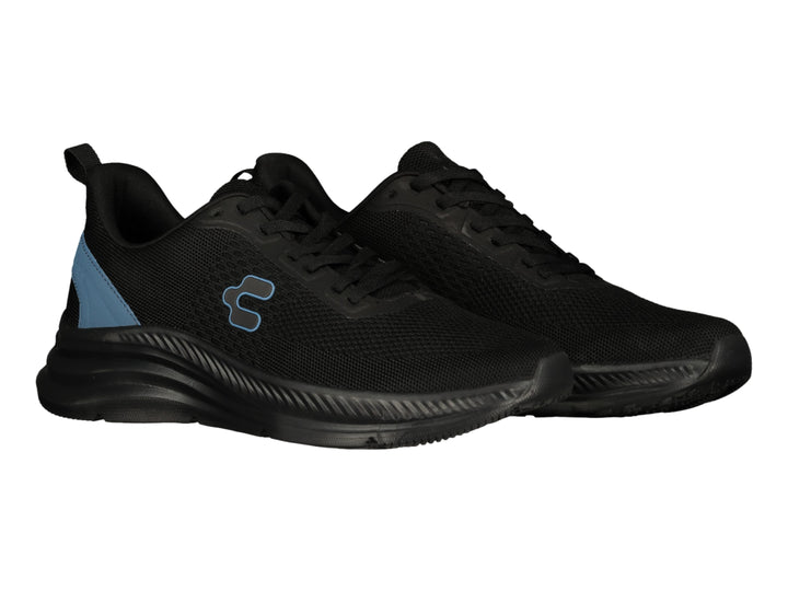 Tenis deportivos Charly en color negro con detalles en azul y suela negra.