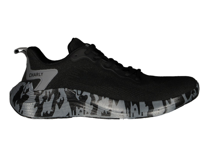 Tenis de baloncesto Charly en color negro con suela gris con estampado de camuflaje.