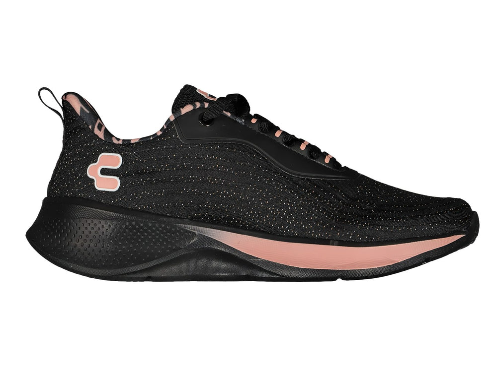 Tenis deportivos negros con detalles en rosa en la suela y el logotipo de la marca Charly.