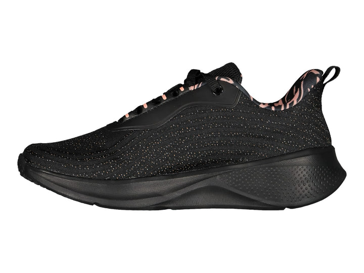 Tenis deportivos negros con detalles en rosa en la suela y el logotipo de la marca Charly.