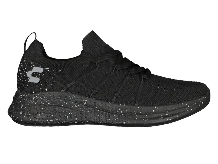 Tenis deportivos color negro con detalles moteados blancos en la suela.