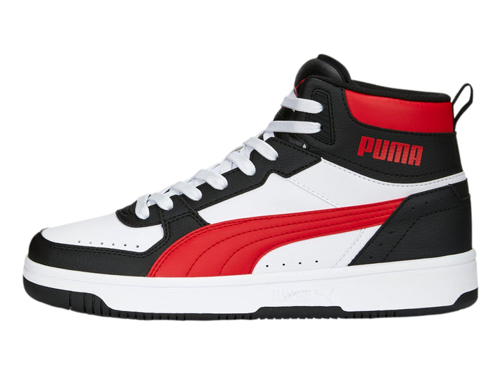 Tenis PUMA de corte alto en colores blanco, negro y rojo con suela blanca.