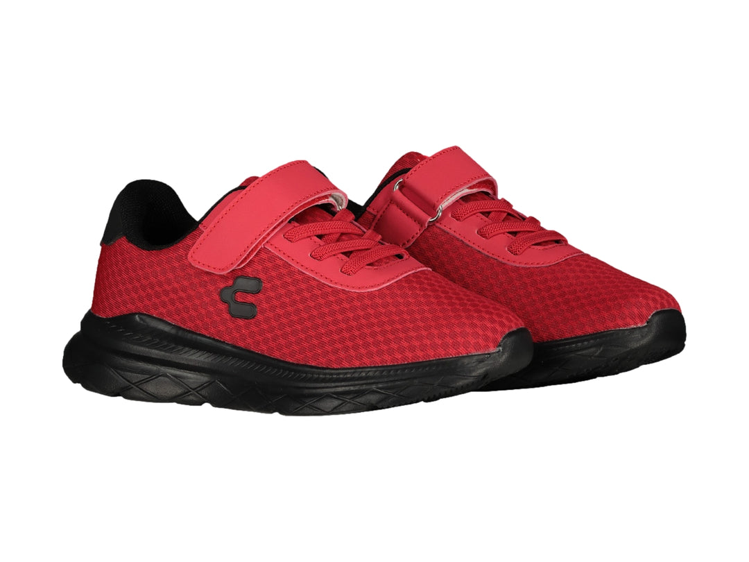 Tenis deportivos Charly para niño en color rojo con suela y detalles en negro, cierre de correa con velcro.