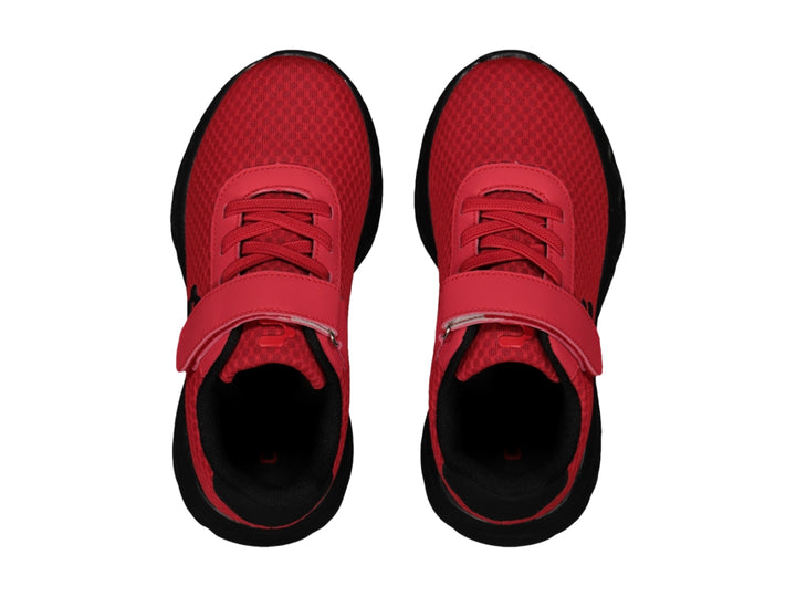 Tenis deportivos Charly para niño en color rojo con suela y detalles en negro, cierre de correa con velcro.