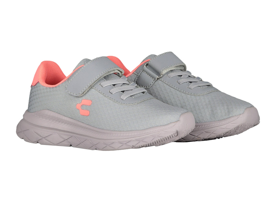 Tenis deportivos Charly color gris con detalles en coral y cierre de velcro.
