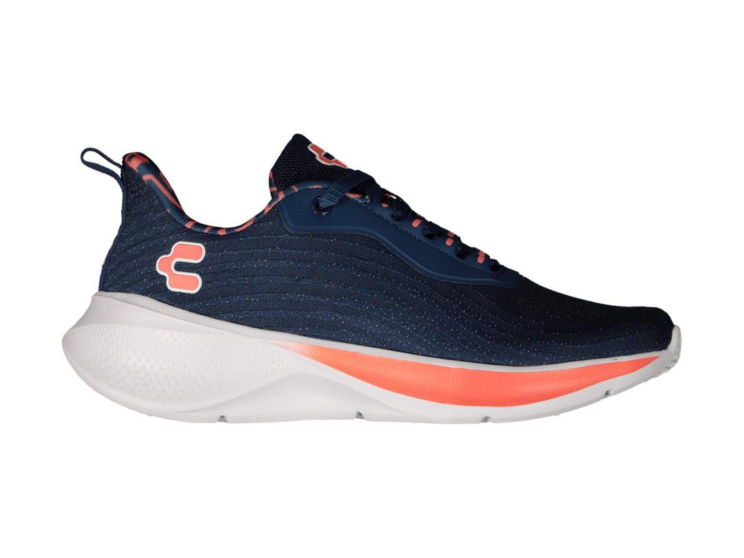 Tenis deportivos Charly en color azul marino con detalles en coral y suela blanca.