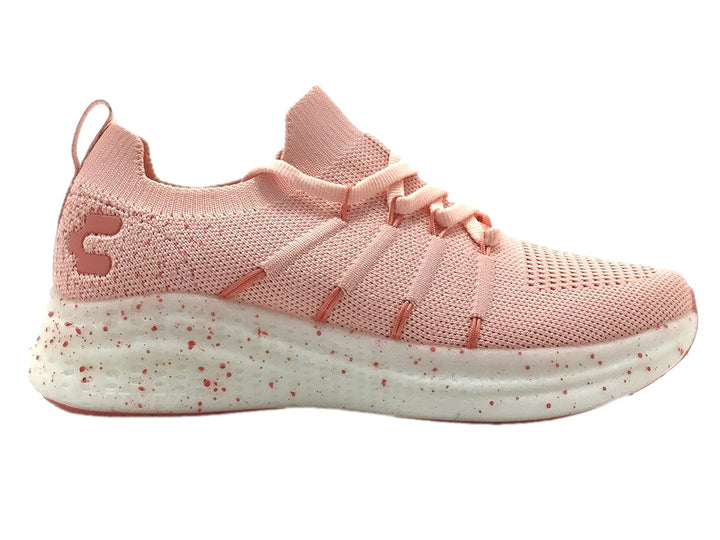 Tenis deportivos color rosa con suela blanca moteada y parte superior de tejido transpirable.