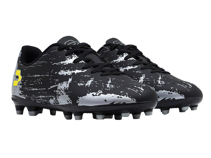 Zapatos de fútbol Charly color negro con detalles plateados abstractos y tacos para pasto.