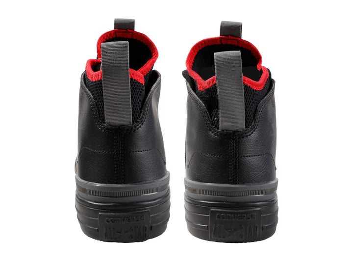 Tenis Converse Chuck Taylor All Star Ultra Mid color negro con detalles rojos en el cuello y textura de malla.