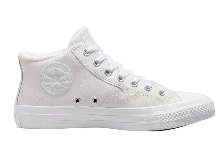Tenis Converse Chuck Taylor All Star Malden Street Mid en color blanco total, vista lateral.