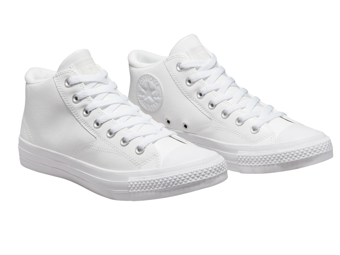 Tenis Converse Chuck Taylor All Star Malden Street Mid en color blanco total, vista lateral.