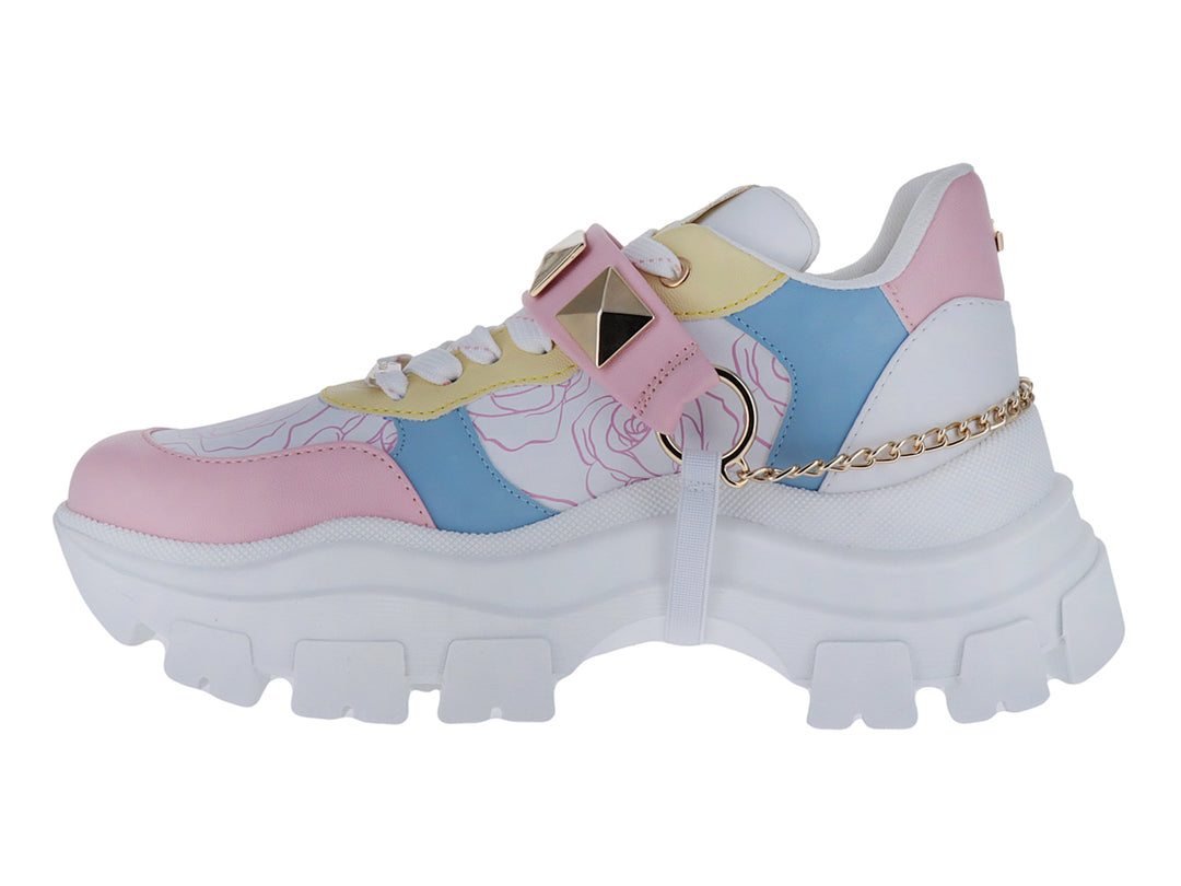 Tenis plataforma multicolor con suela blanca gruesa y detalles metálicos dorados.