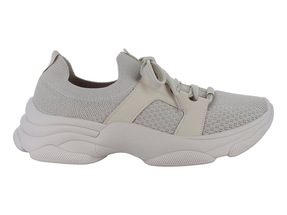 Tenis Beira Rio color blanco off con tejido transpirable y suela ancha deportiva.