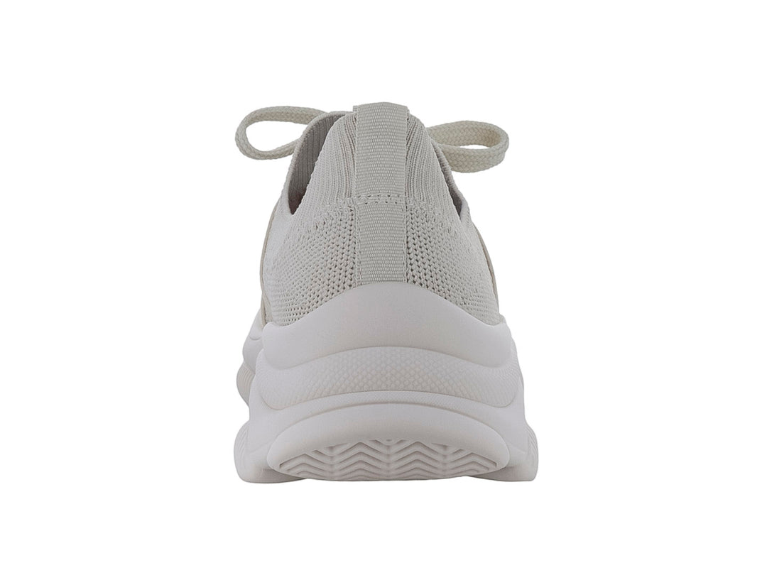 Tenis Beira Rio color blanco off con tejido transpirable y suela ancha deportiva.