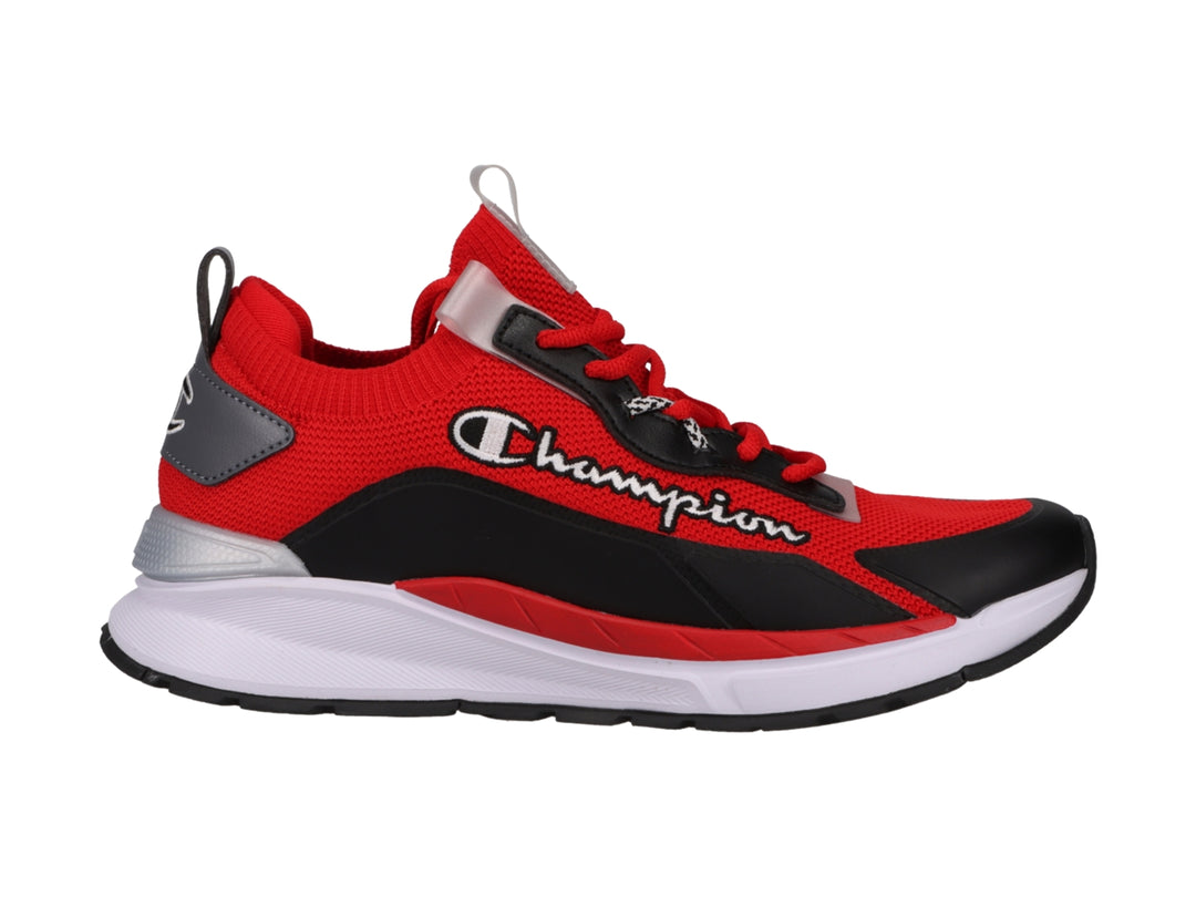 Tenis deportivos Champion color rojo y negro con suela blanca y detalles plateados.