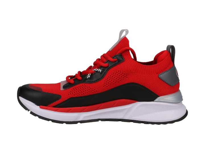 Tenis deportivos Champion color rojo y negro con suela blanca y detalles plateados.