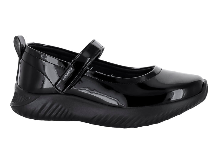 Zapato infantil de charol negro con correa ajustable y suela negra, estilo clásico.