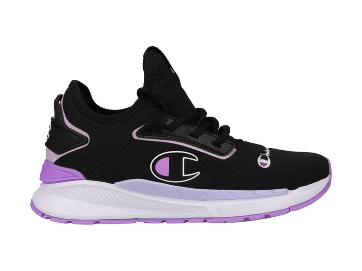 Tenis deportivos Champion color negro con detalles en morado y suela blanca.