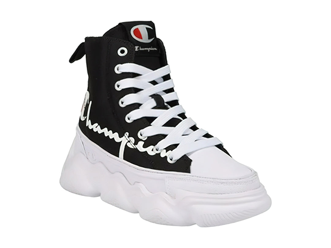 Tenis Champion de bota alta en colores negro y blanco con suela de plataforma blanca ondulada.