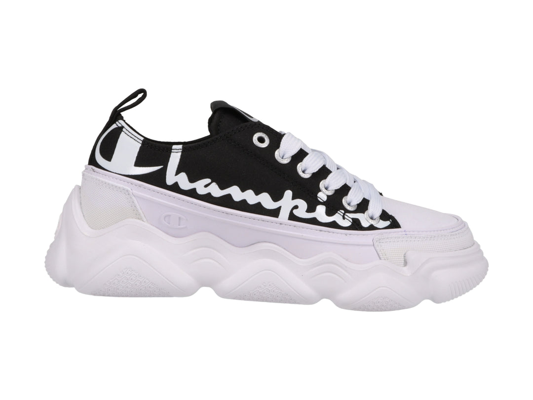Tenis Champion de plataforma en colores blanco y negro con logotipo lateral.