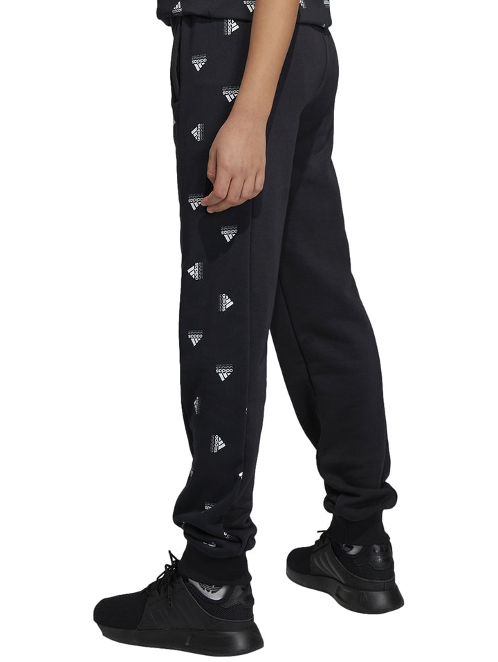 Pantalones deportivos Adidas color negro con detalles de marca en blanco y puños elásticos en los tobillos.