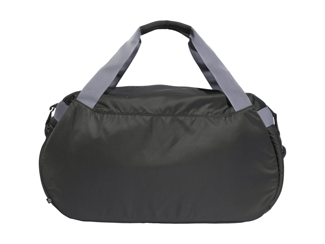 Bolsa de deporte Adidas color negro con correas grises y logotipo blanco frontal.