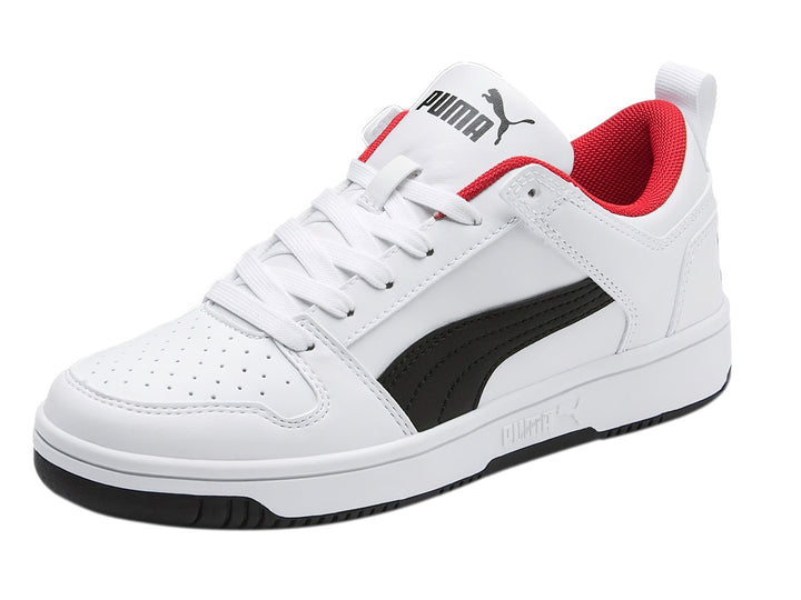 Tenis PUMA Rebound Layup Lo SL JR color blanco con franja negra y forro interior rojo.