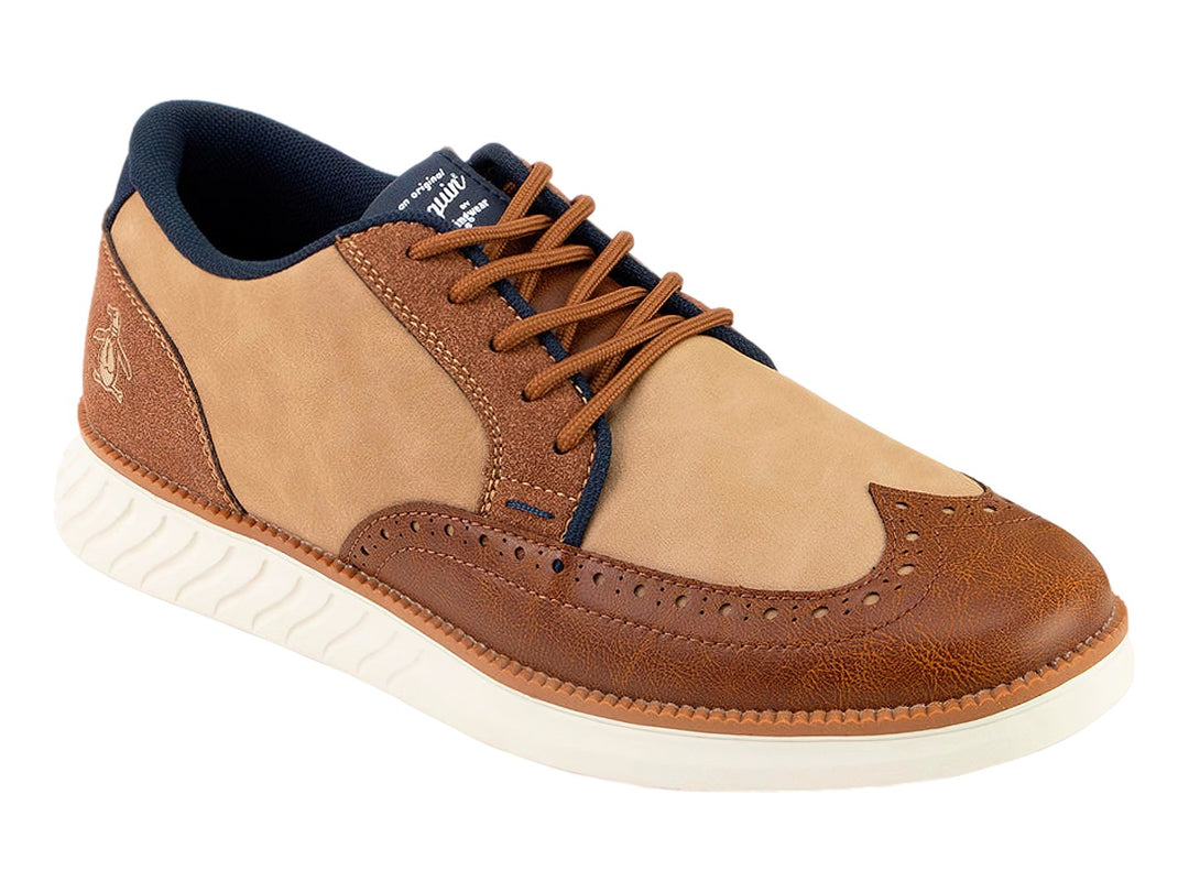 Zapato casual PENGUIN EUGENE color café con detalles perforados y suela blanca.