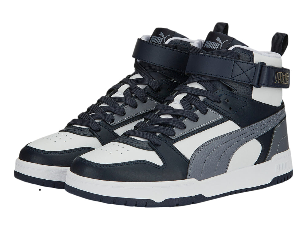 Tenis PUMA de cuello alto en colores blanco, gris y azul marino con suela blanca.