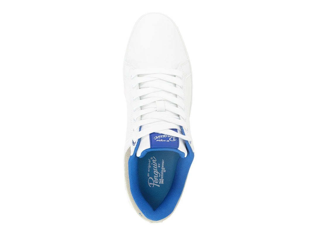 Tenis casuales marca Penguin en color blanco con detalles en azul y suela gris.