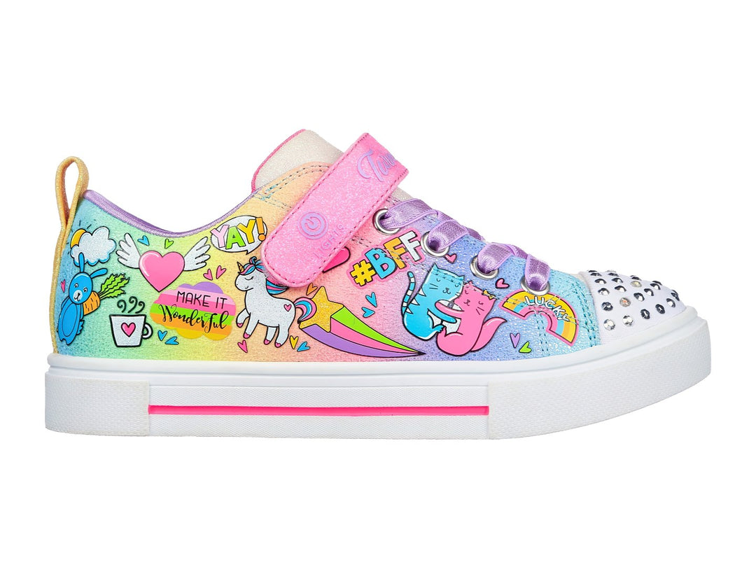 Tenis Skechers para Niña multicolor con estampados de unicornios, arcoíris y detalles brillantes en la punta.