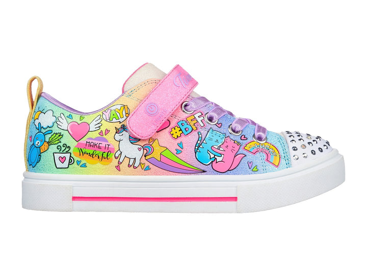 Tenis Skechers para Niña multicolor con estampados de unicornios, arcoíris y detalles brillantes en la punta.