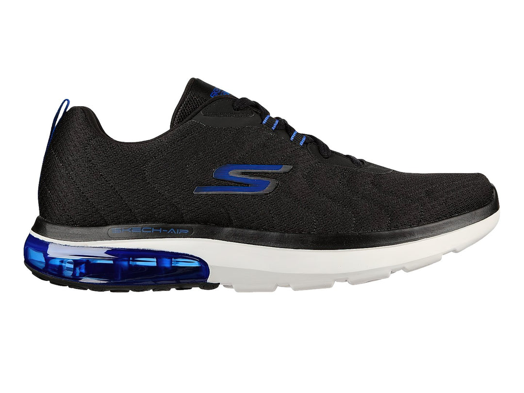 Tenis deportivos Skechers color negro con suela blanca y cámara de aire azul.