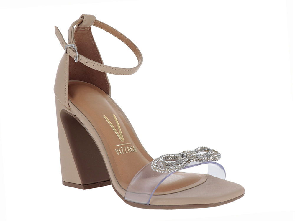 Sandalia beige de tacón cuadrado con correa al tobillo y adorno de cristal con pedrería.