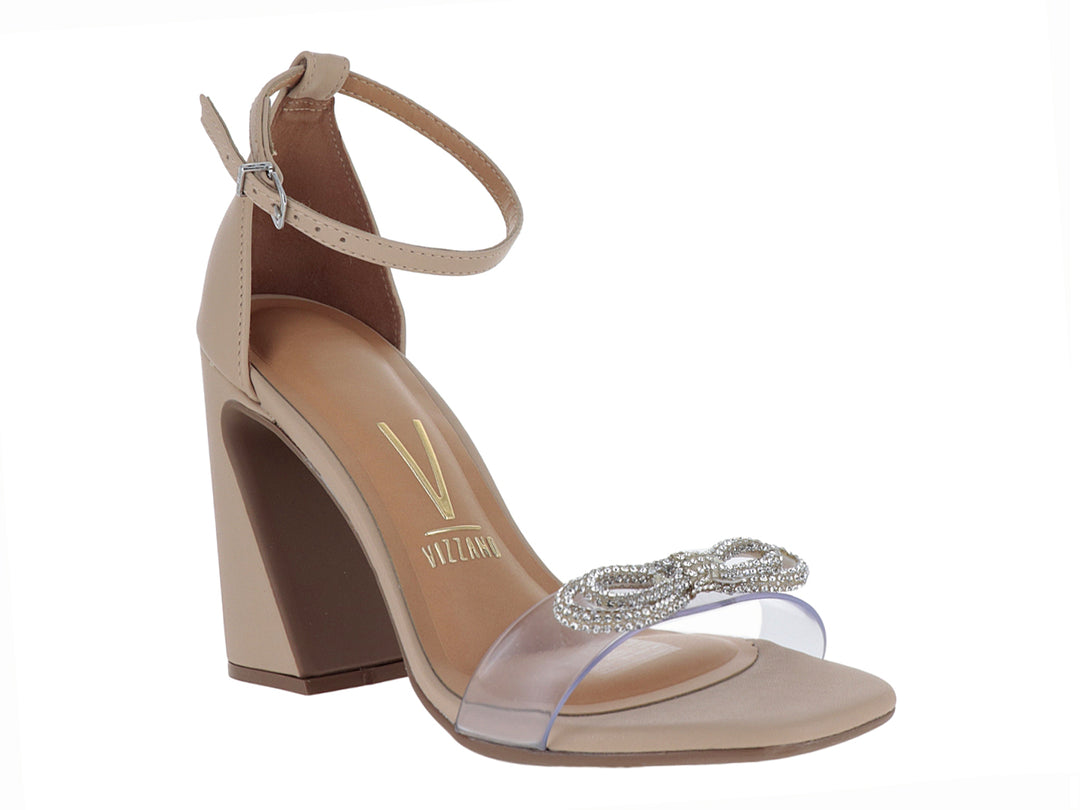Sandalia beige de tacón cuadrado con correa al tobillo y adorno de cristal con pedrería.