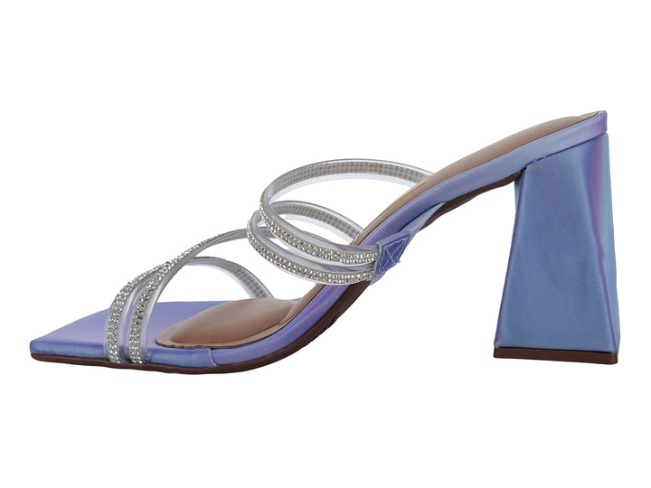 Sandalia Vizzano azul iridiscente con tacón cuadrado y tiras transparentes decoradas con cristales.