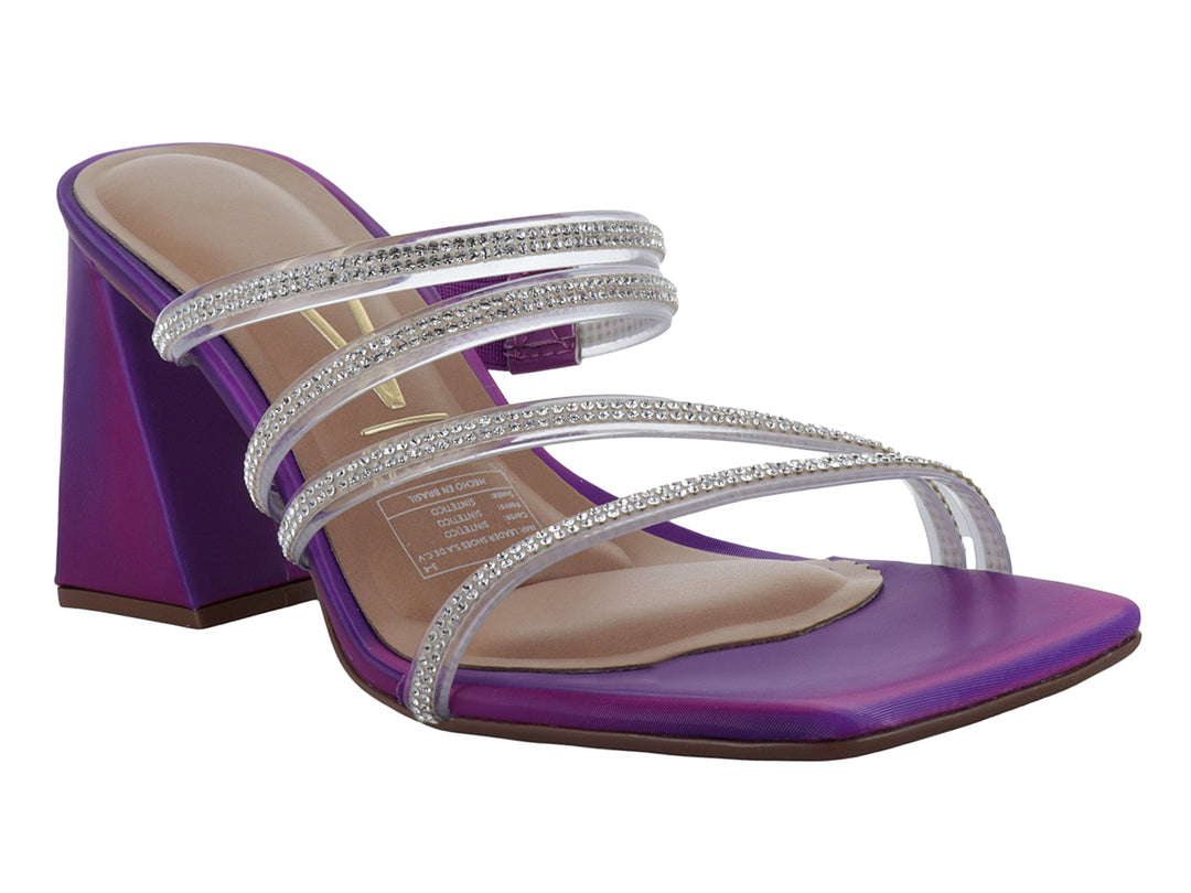 Sandalia Vizzano color rosa con tacón cuadrado y tiras transparentes decoradas con cristales.