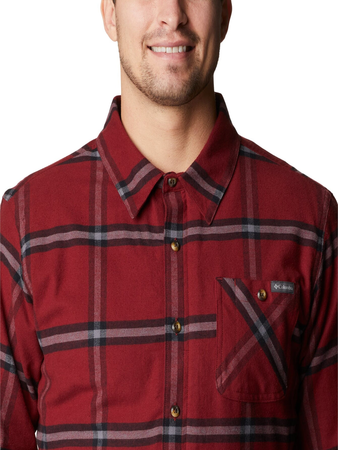 Camisa de franela Columbia color rojo con patrón de cuadros oscuros y manga larga.