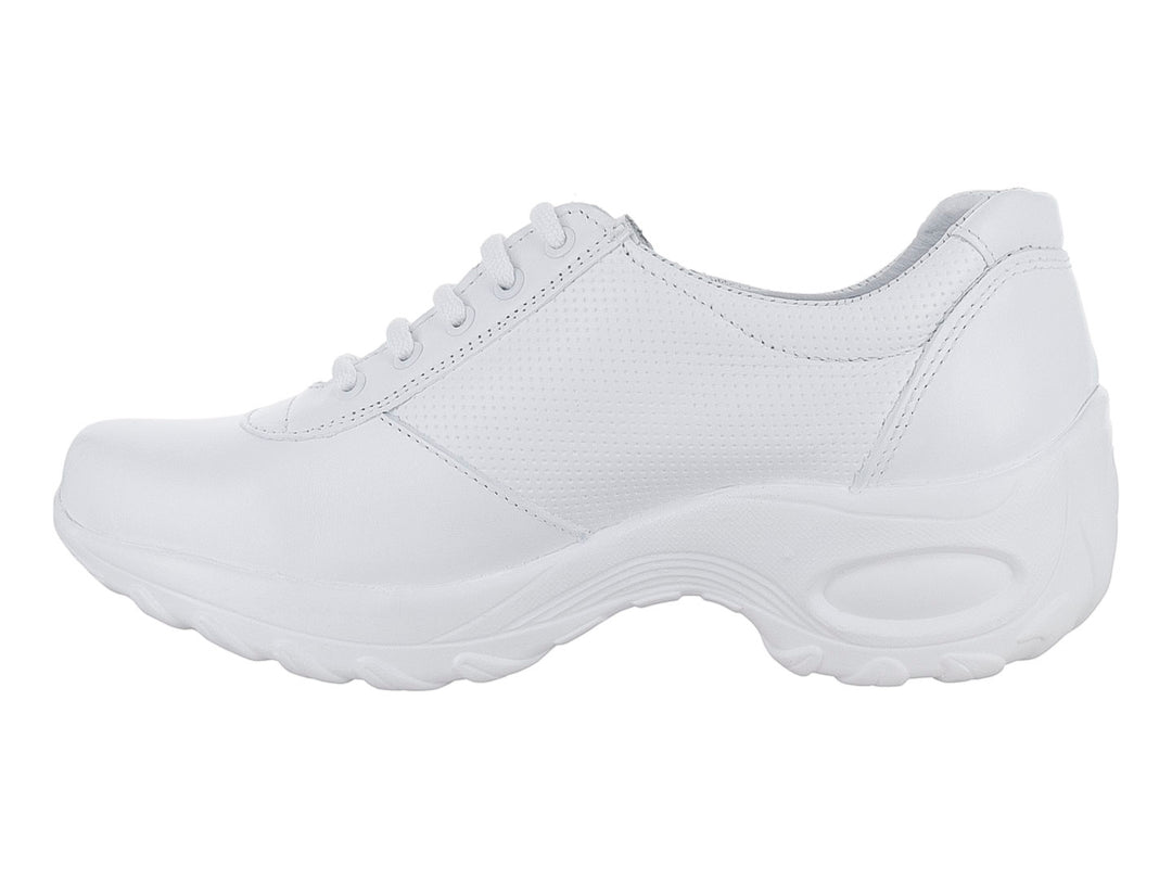 Zapato plano color blanco de la marca Dr Hosue con agujetas y suela robusta sobre fondo blanco.