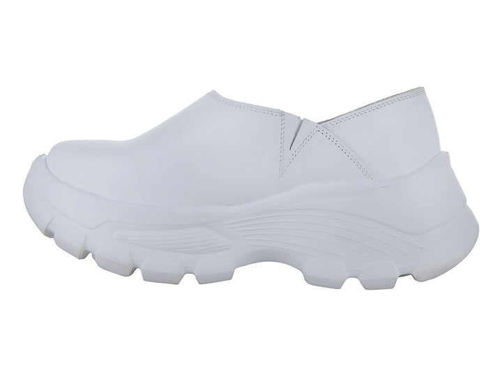 Zapatos planos tipo zueco color blanco con suela gruesa y diseño ergonómico de la marca DR HOSUE.