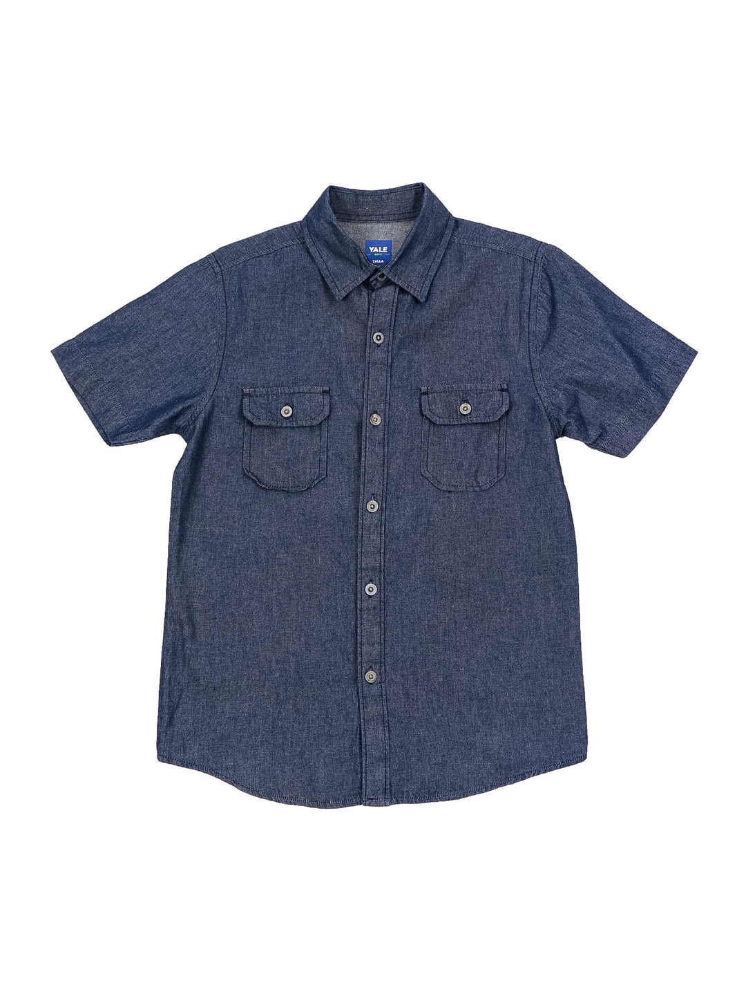 Camisa de manga corta color azul marino para niño con dos bolsillos frontales y botones.