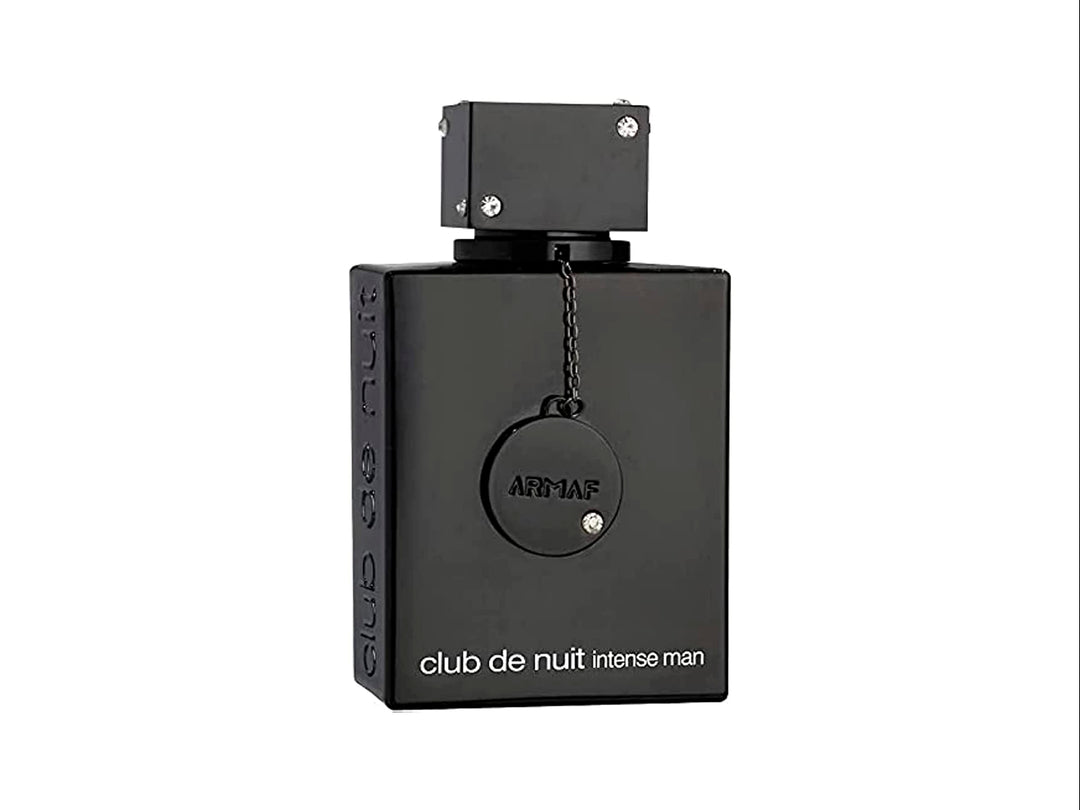 Perfume Armaf Club de Nuit Intense Man en botella y caja de color negro brillante.
