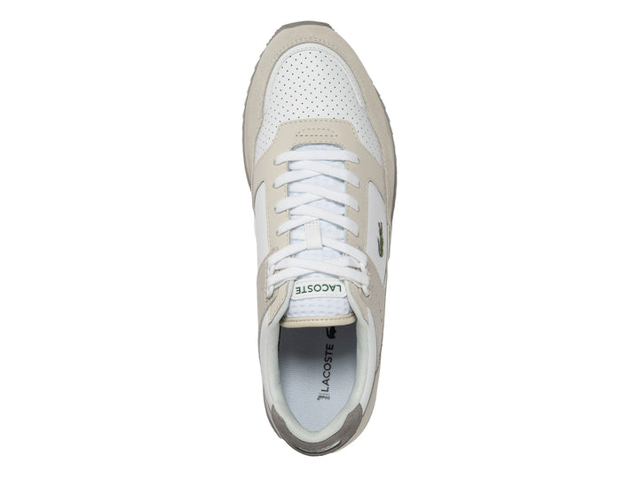 Tenis Lacoste Partner Piste 123 en color blanco y beige con detalles en gamuza y suela dentada.