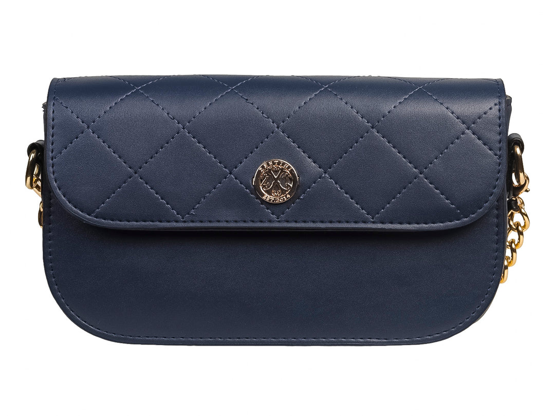 Bolso color navy con diseño acolchado, herrajes dorados y correa de cadena.