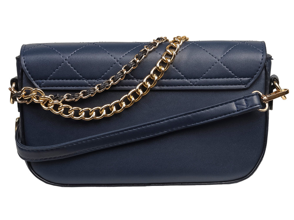 Bolso color navy con diseño acolchado, herrajes dorados y correa de cadena.